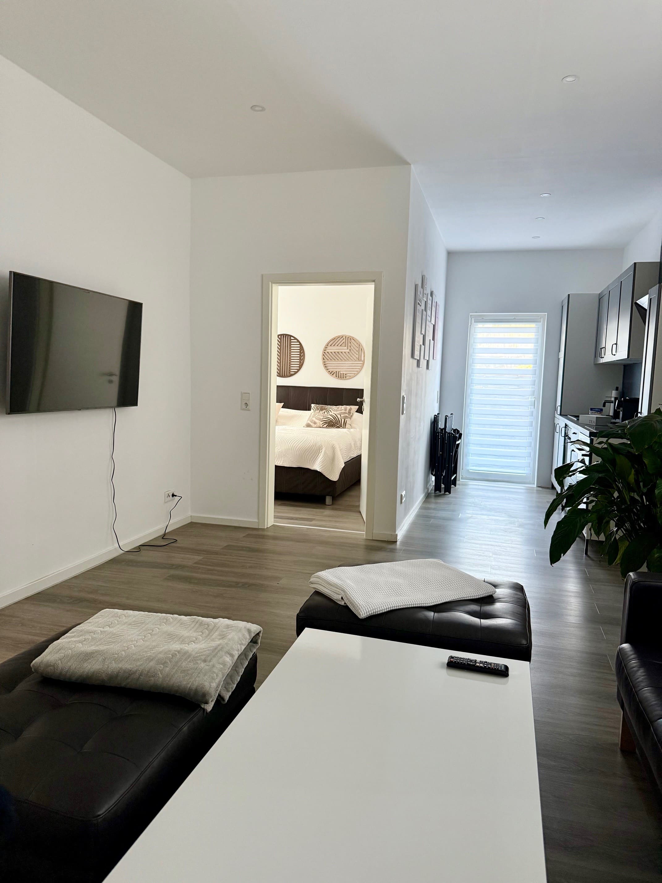 Apartment 005